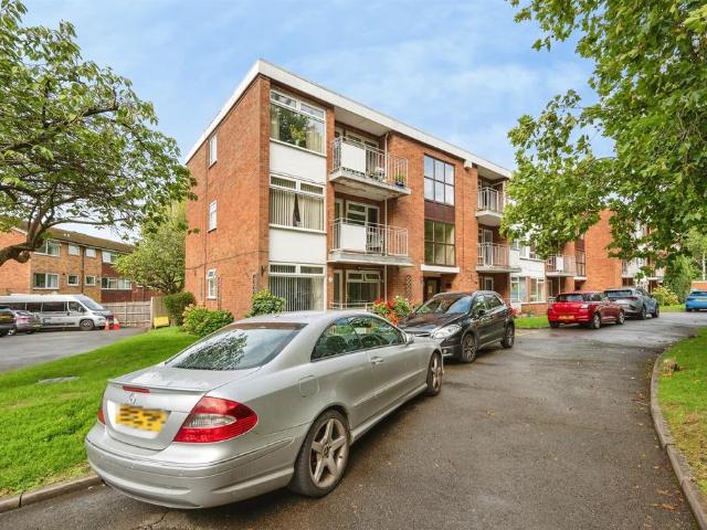 Flat for sale in Grove Vale, Sandwell