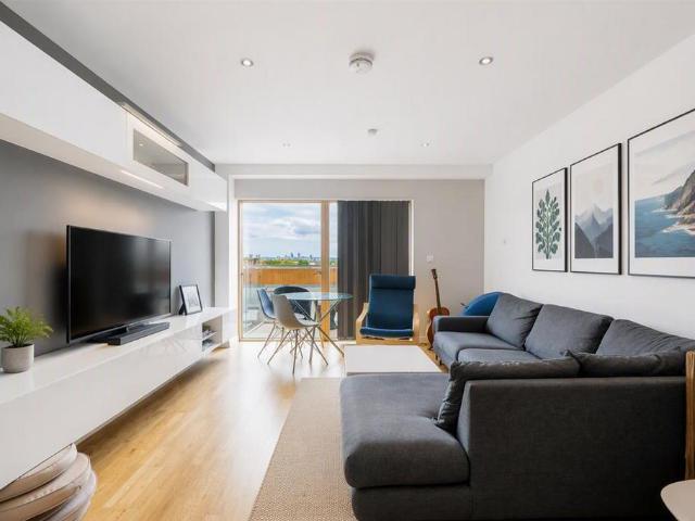 Flat for sale in Manor Park, Greater London