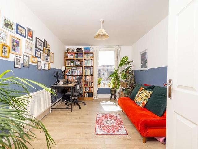 Flat for sale in Feckenham, City Of Bristol