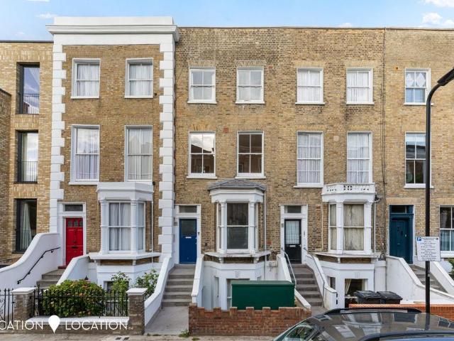 Flat for sale in Stoke Newington, Greater London