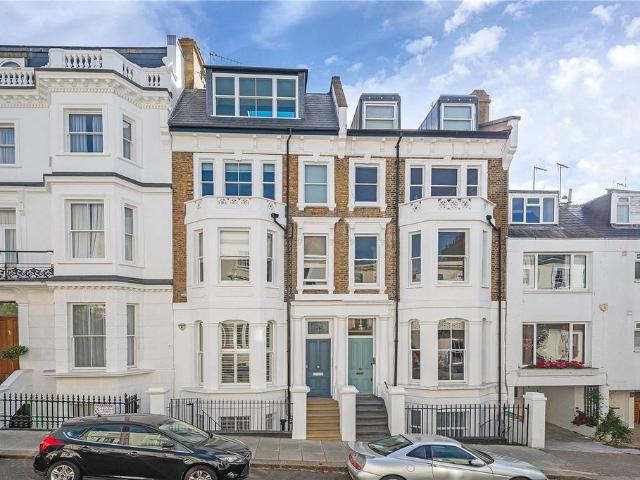 Flat for sale in Kensington, Greater London