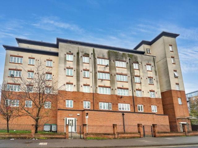 Flat for sale in Slough
