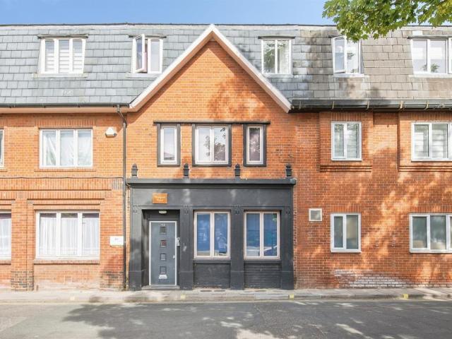 Flat for sale in Key Street, Suffolk