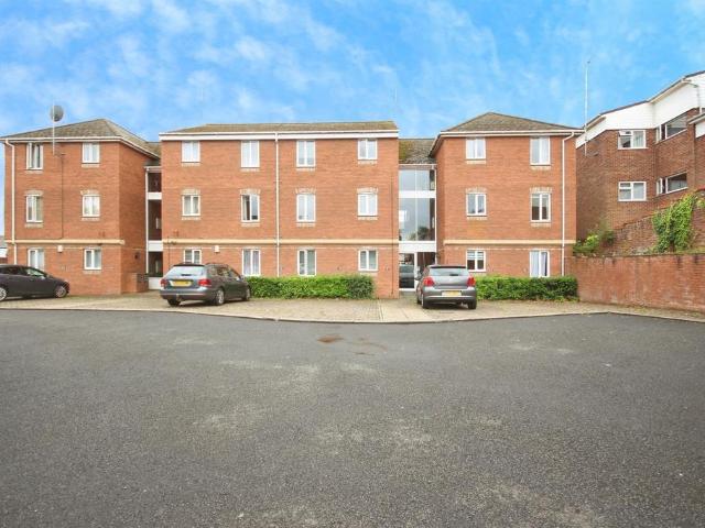 Flat for sale in Emscote, Green Close