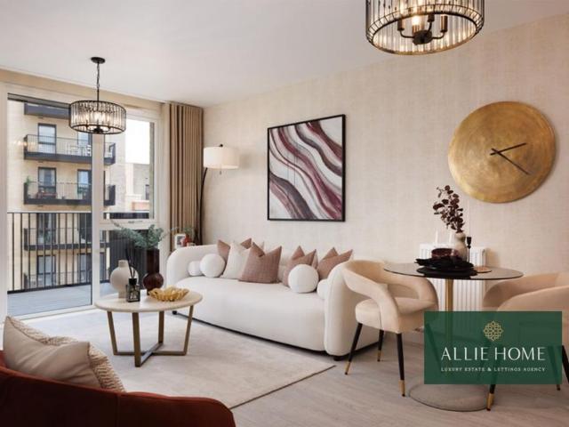 Flat for sale in Hayes, Greater London