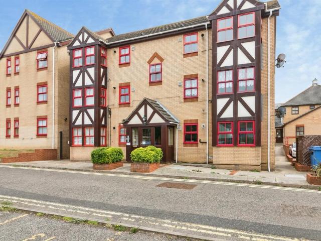 Flat for sale in Eastbridge, Suffolk