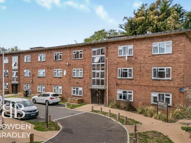 Flat for sale in London Borough of Redbridge, Greater London