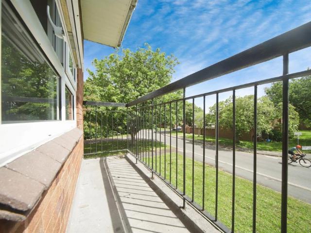 Flat for sale in Bishop's Hull, Somerset