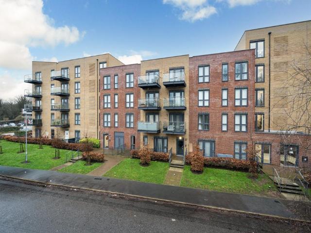 Flat for sale in Pouchen End, Hertfordshire
