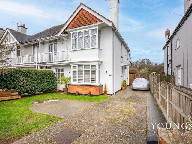 Flat for sale in North Shoebury, Alton Barnes