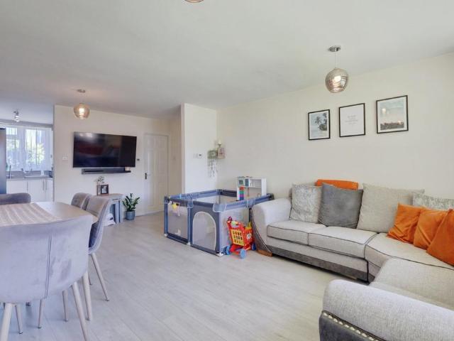 Flat for sale in Essex
