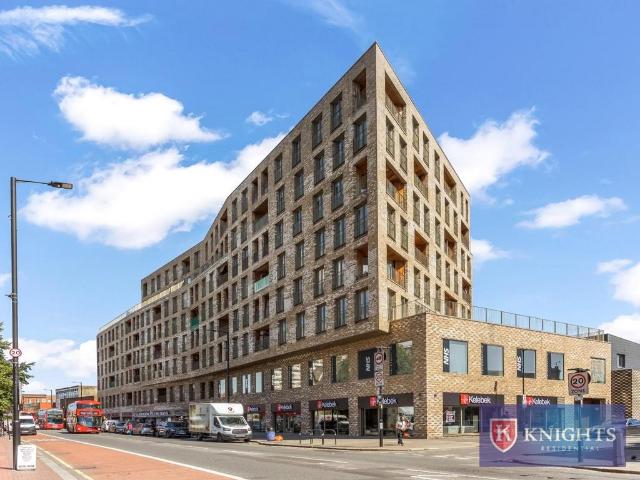 Flat for sale in Upper Edmonton, Greater London