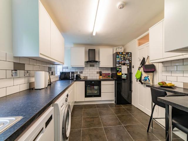 Flat for sale in Hendon, Greater London
