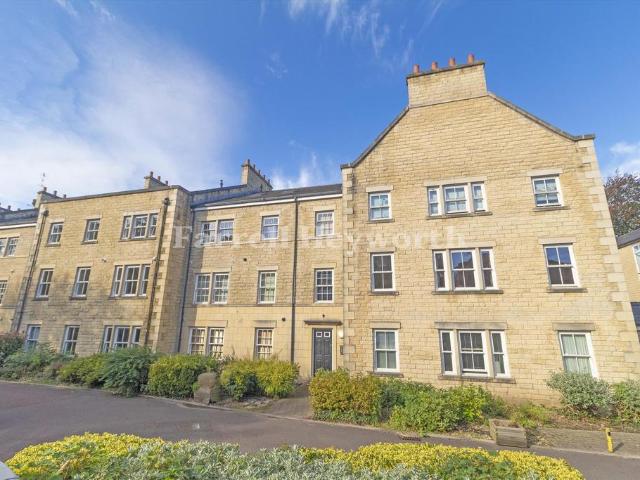 Flat for sale in Greaves, Bare