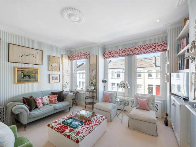 Flat for sale in Fulham, Sands End
