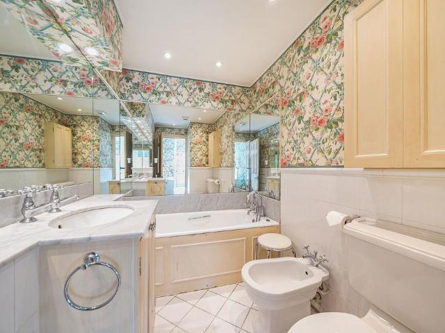 Flat for sale in Chelsea, Greater London