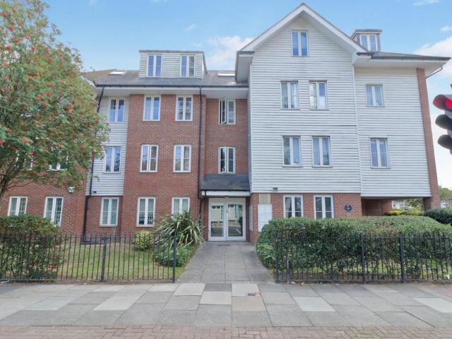 Flat for sale in Royal Borough of Greenwich, Greater London
