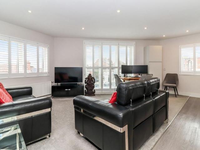 Flat for sale in North Watford, Watford