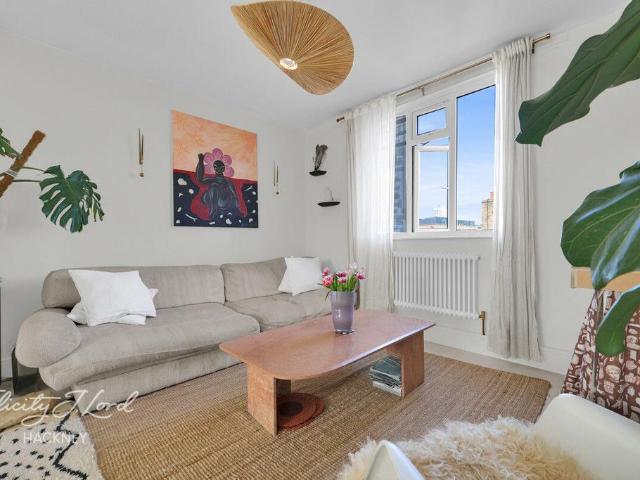 Flat for sale in South Hackney, Greater London