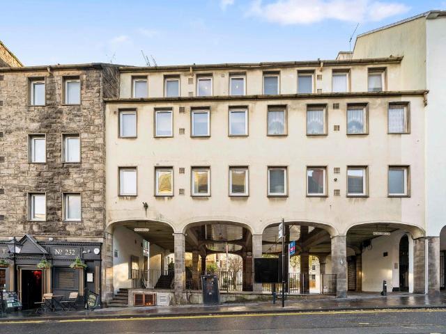 Flat for sale in Canongate, Old Town