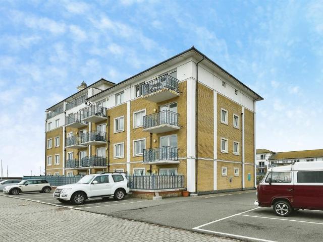 Flat for sale in Roedean