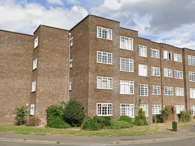 Flat for sale in Slough