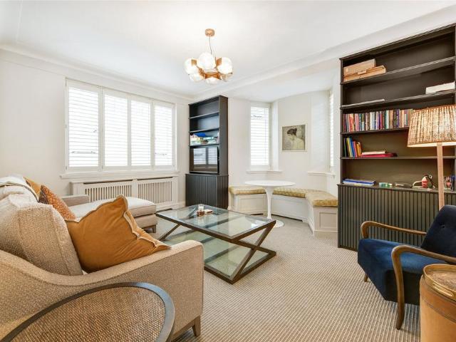 Flat for sale in Chelsea, Greater London