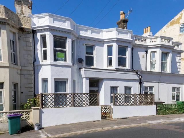 Flat for sale in Folkestone