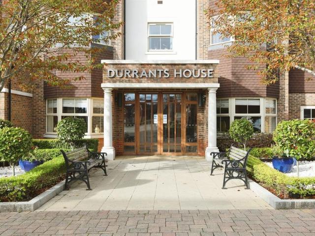 Flat for sale in Horsham, West Sussex