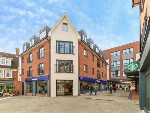 Flat for sale in Jackmans Estate, King's Walden