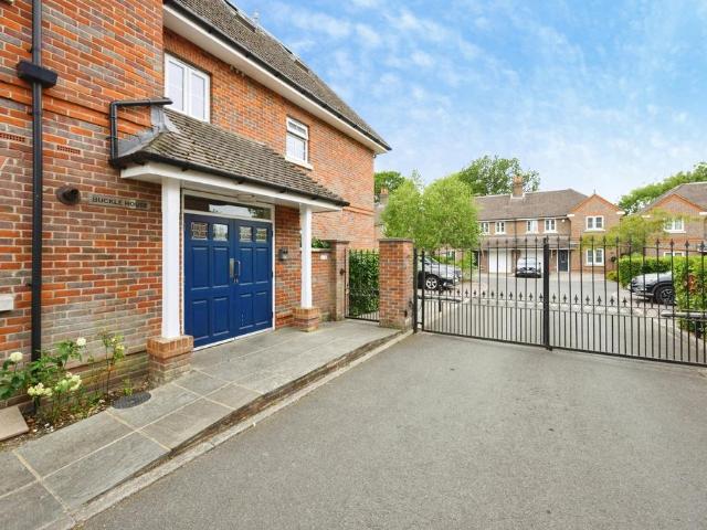 Flat for sale in Nork, Red Hill