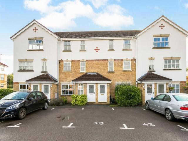 Flat for sale in Batchworth, Hertfordshire