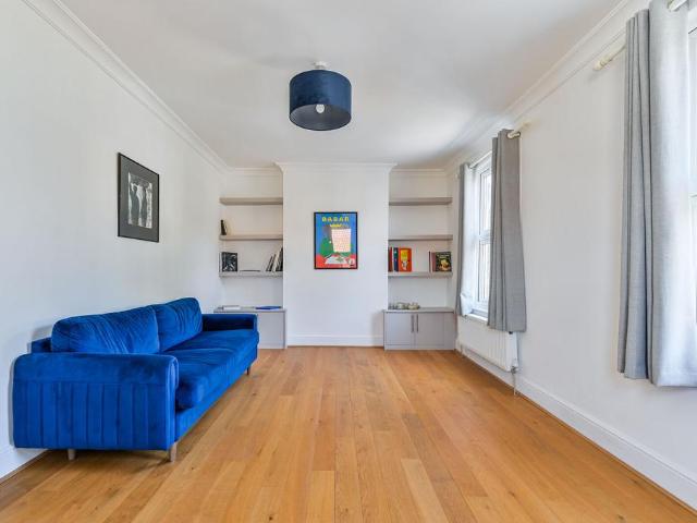 Flat for sale in Highbury, Greater London