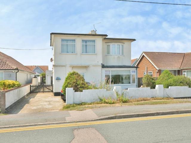 Flat for sale in Folkestone, Kent
