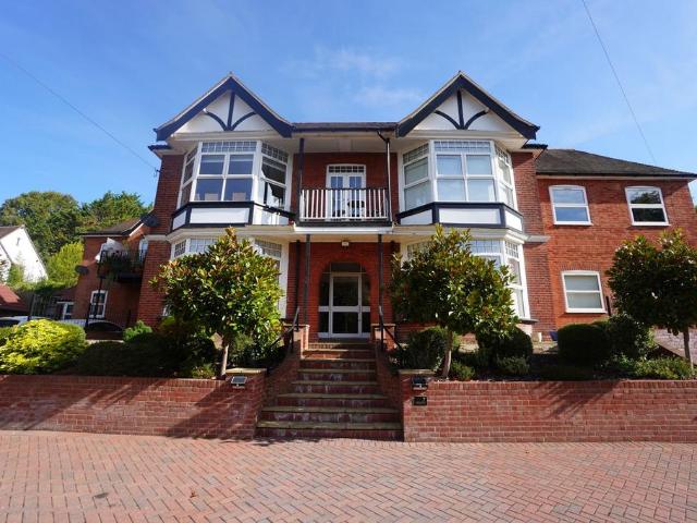 Flat for sale in Totteridge, Cressex