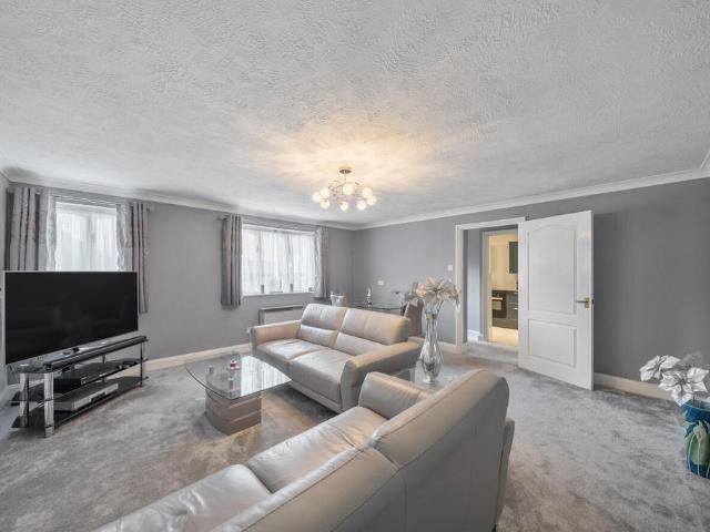 Flat for sale in London Borough of Bromley, Greater London