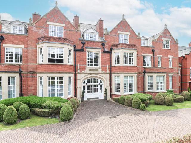 Flat for sale in Napsbury Park, Five Acres