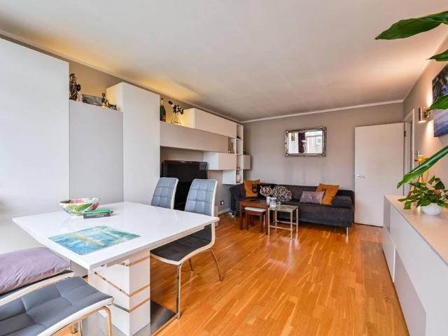 Flat for sale in Kennington, Greater London