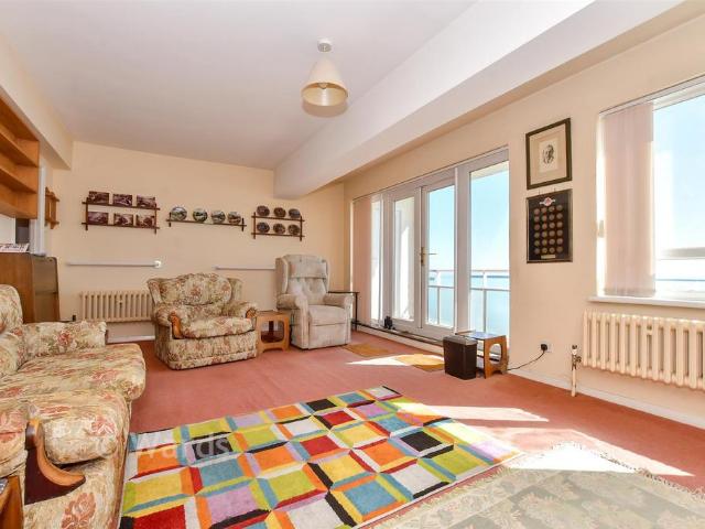 Flat for sale in Clarendon, Ash