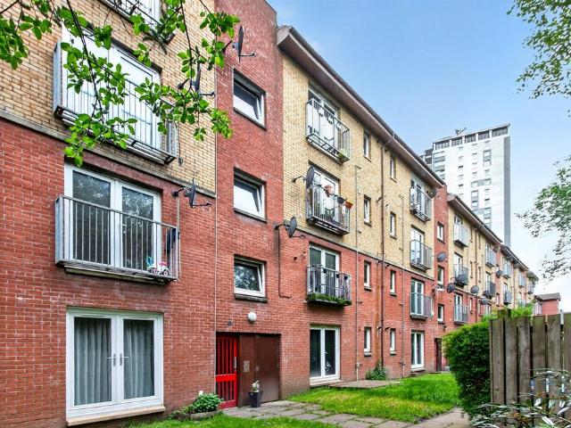 Flat for sale in Whiteinch, Scotland