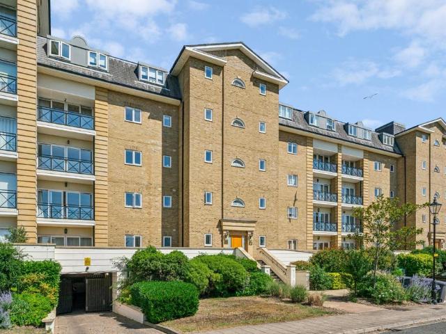Flat for sale in Greater London