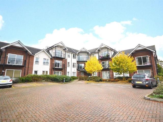 Flat for sale in Temple Park, Binfield