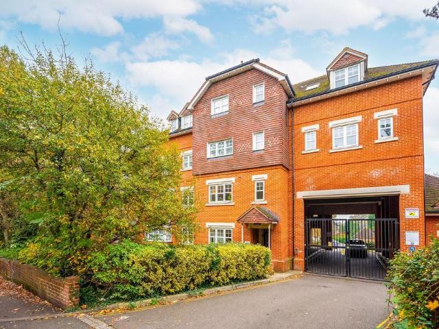 Flat for sale in Horsell, Woking