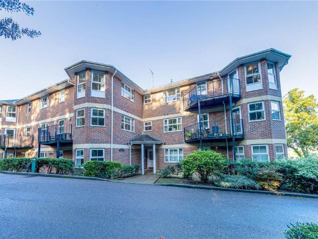 Flat for sale in Ashlyns Estate, Pouchen End