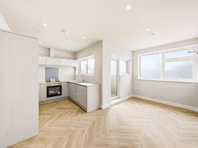 Flat for sale in Stepney, Greater London
