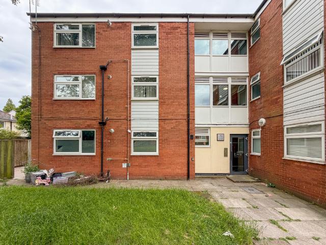 Flat for sale in Oak Hill Park, Calderstones