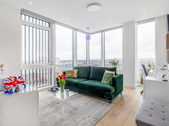 Flat for sale in Somers Town, Greater London
