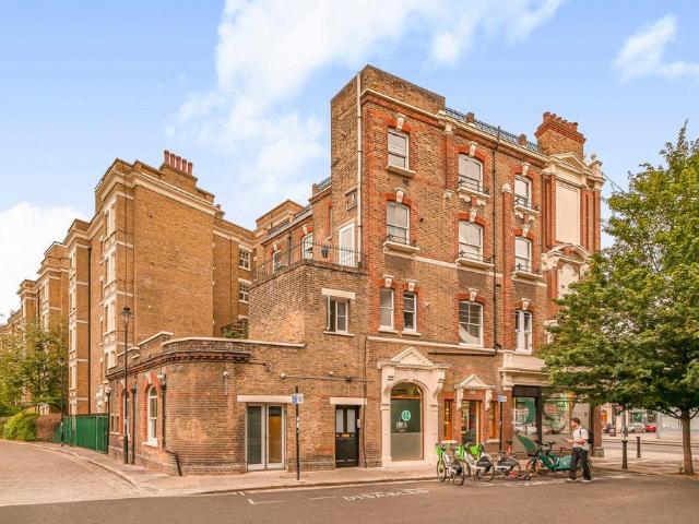 Flat for sale in Kentish Town, Greater London