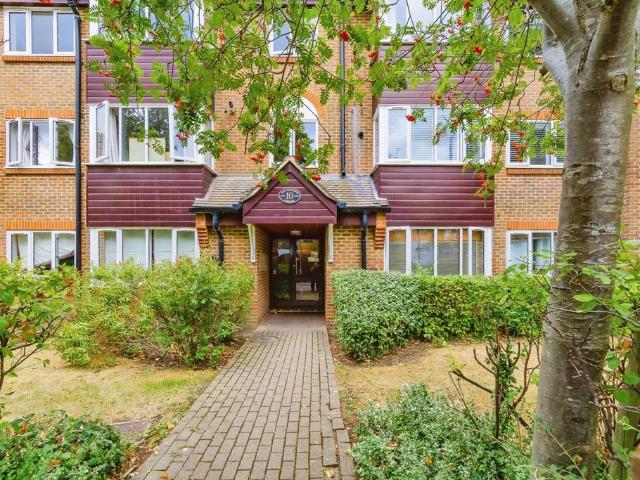Flat for sale in London Borough of Croydon, Greater London