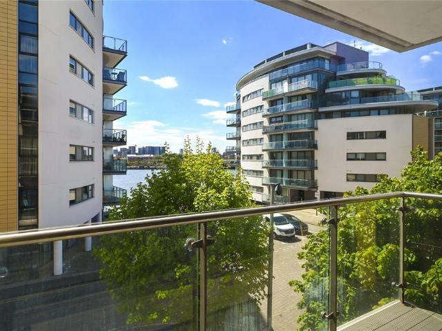 Flat for sale in Reach, Greater London